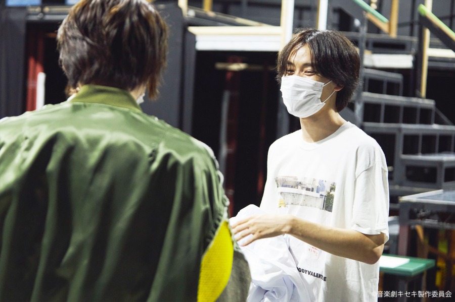 崎山つばさ「僕らが作る“道”に導きたい」、音楽劇「キセキ」稽古場レポート＆インタビュー イメージ画像