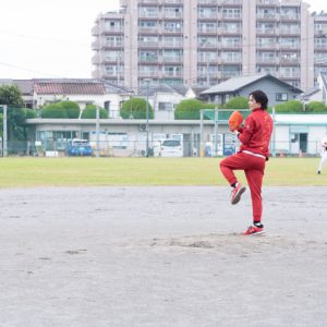 根本正勝「チームプレーで最高の作品を作る」、舞台「ROOKIES」キャスト一同で野球練習 イメージ画像
