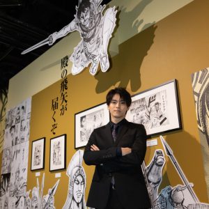 三浦宏規＆高野洸が「キングダム展 －信－」訪問　見学時の写真が解禁 イメージ画像
