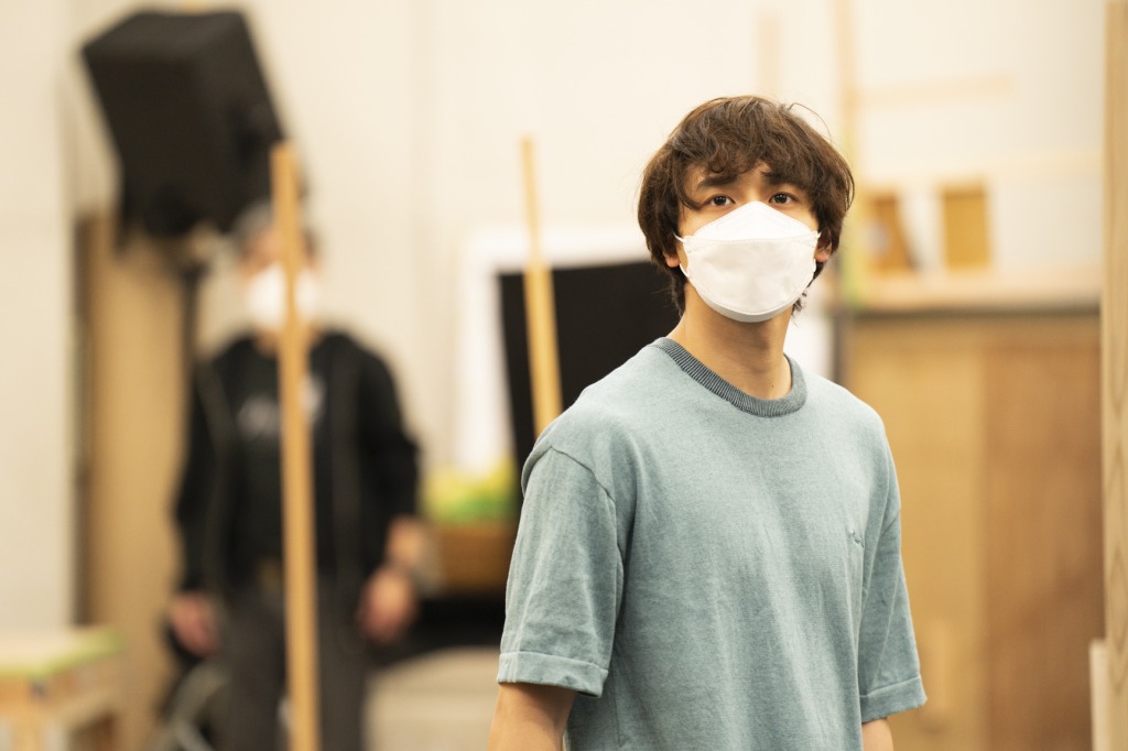 舞台『キングダム』三浦宏規・高野洸らの稽古場写真解禁　追加キャストに壤晴彦が出演 イメージ画像