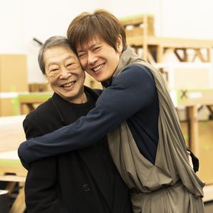 舞台『キングダム』三浦宏規・高野洸らの稽古場写真解禁　追加キャストに壤晴彦が出演 イメージ画像