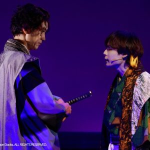 舞台「Go back to Goon Docks」、「チックジョ～」の舞台写真が到着 イメージ画像